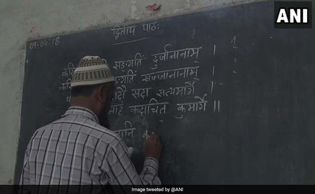 गोरखपुर : मदरसा बना मिसाल - अरबी, अंग्रेज़ी के साथ-साथ पढ़ाई जा रही है संस्कृत भी...