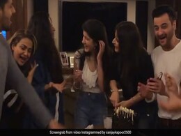 मलाइका अरोड़ा से शनाया कपूर तक, सेलेब्स ने यूं मनाया महीप कपूर का बर्थडे; देखें Video मलाइका अरोड़ा से शनाया कपूर तक, सेलेब्स ने यूं मनाया महीप कपूर का बर्थडे; देखें Video