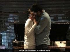 Viral: After <i>Bharat Ane Nenu</i>'s Success, Mahesh Babu Thanks Wife Namrata Shirodkar With A Kiss