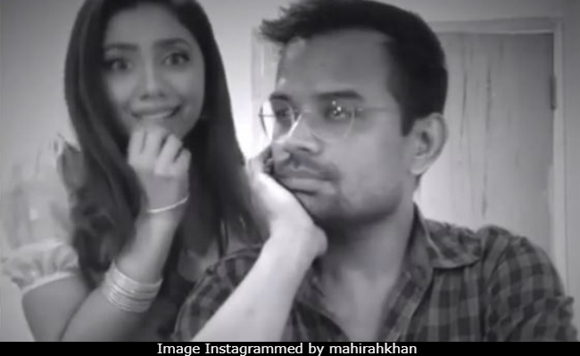 Mahira Khan Recreates Raj Kapoor's Song, Steals Our Hearts <I>Chori Chori</i>