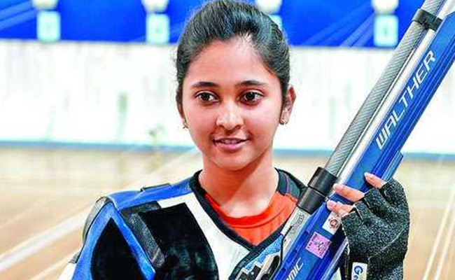 Commonwealth Games 2018:मेहुली घोष ने 10 मी. एयर राइफल में दिलाया रजत, अपूर्वी चंडेला को कांस्य