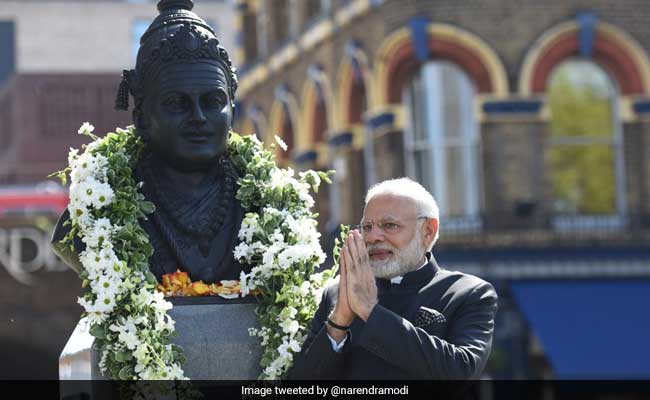 Indian PM Modi unveils Basaveshwara bust on Albert Embankment [14 November  2015]