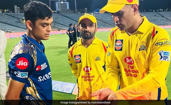 IPL 2018: मैच हारने के बाद जूनियर को टिप्स देते नजर आए MS Dhoni, देखें वायरल Video