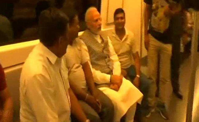 PM Modi Takes Metro During Rush Hour, Surprised Riders Get Selfies
