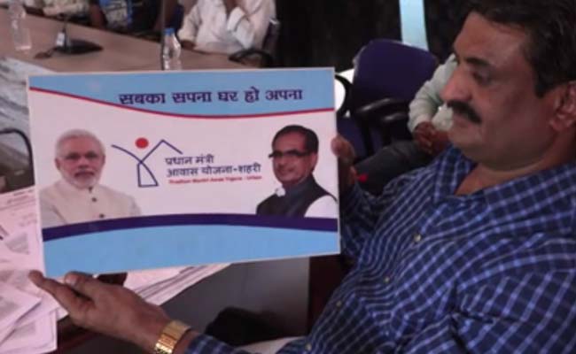 PM Modi On Kitchen Tiles: In <i>Sarkari</i> Homes, A  Constant Reminder