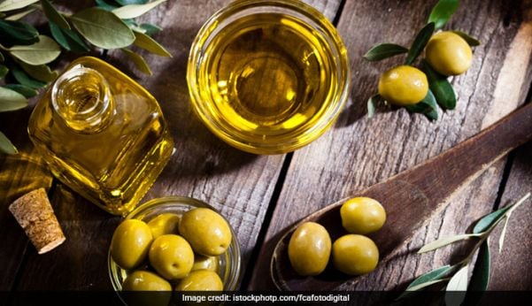 Olive Oil: 5 Incredible Ways It Benefits Your Skin And Hair