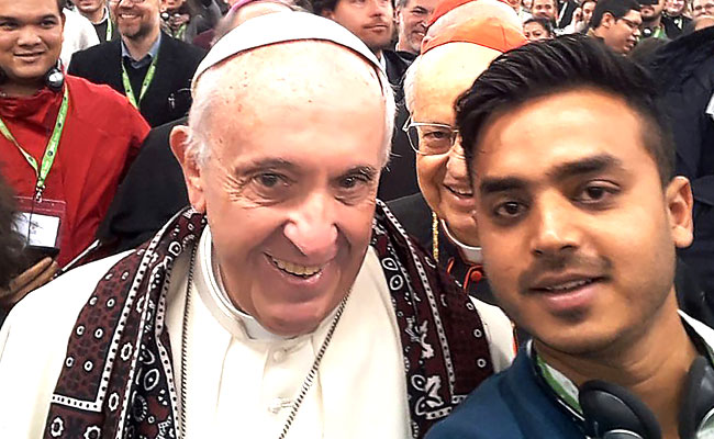 Pak Doctor, In Viral Selfie With Pope, Says "Heart Aches" For Minorities