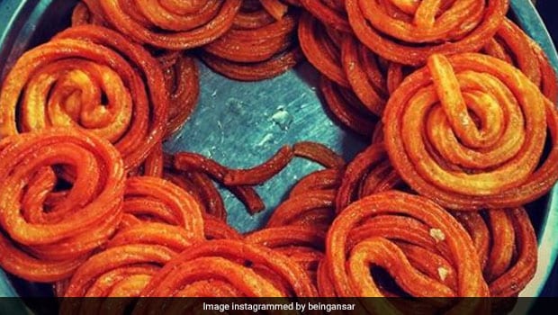 Preity Zinta says 'Rab ne bana di...' as she digs in jalebi, rabri in  Chandigarh : The Tribune India