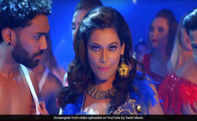 VIDEO: बॉलीवुड एक्ट्रेस का पहली बार भोजपुरी तड़का, 'मेरी आदत खराब है...' गाने का स्पेशल नंबर