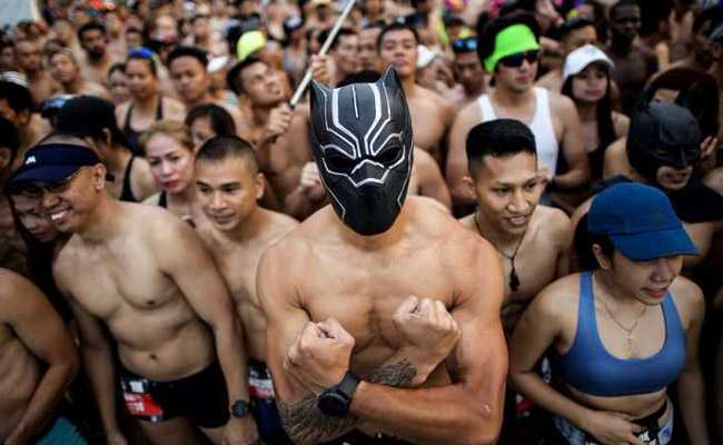 Hundreds Strip Off For 'Underpants Run' In Philippines