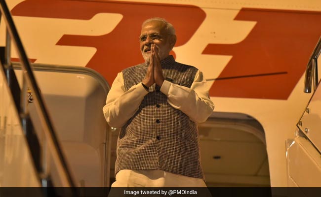 Walk By Lake, Boat Ride With Xi Jinping And "Informal" Meets: PM In China