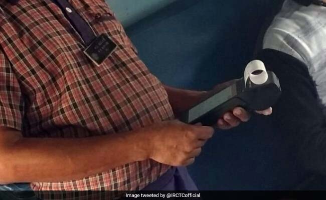 कैश की किल्लत: POS मशीन से कैश बांटने की व्यवस्था की गई कैश की किल्लत: POS मशीन से कैश बांटने की व्यवस्था की गई