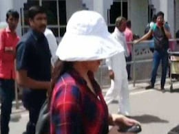 Blackbuck Case: जोधपुर जेल में 'कैदी नं. 106' से मिलने पहुंचीं प्रीति जिंटा, देखें Video Blackbuck Case: जोधपुर जेल में 'कैदी नं. 106' से मिलने पहुंचीं प्रीति जिंटा, देखें Video