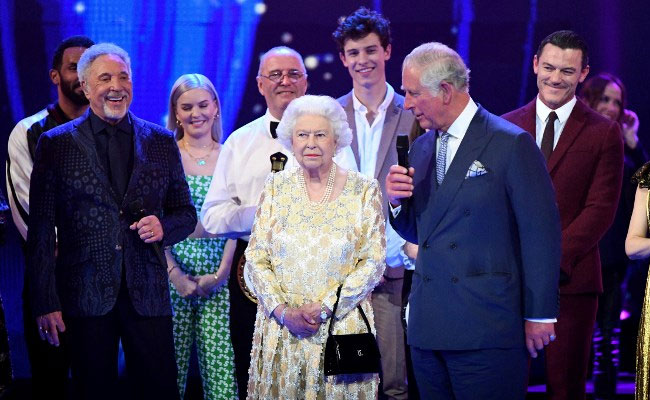 Queen Elizabeth Rolls Eyes At Prince Charles. He Called Her Mummy