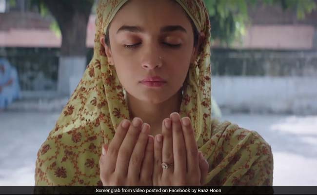 'Raazi' Trailer: आलिया भट्ट दिखीं शातिर जासूस के किरदार में, सादगी से कर रहीं हैरान