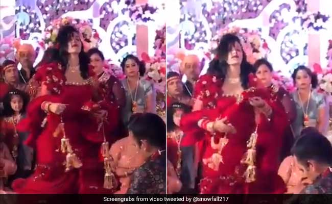 VIDEO: फिर वायरल हुआ Radhe Maa का डांस, उनको देख झूमने लगे भक्त