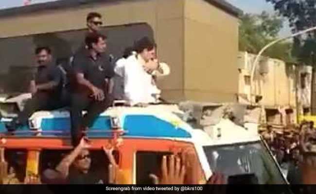 Rahul Gandhi And The Neat Trick With The Garland: Video Is Viral