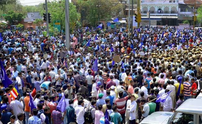 Bharat Bandh: SC/ST à¤à¤à¥à¤ à¤à¥ à¤µà¤¿à¤°à¥à¤§ à¤®à¥à¤ à¤¸à¤µà¤°à¥à¤£ à¤¸à¤à¤à¤ à¤¨à¥à¤ à¤à¤¾ à¤­à¤¾à¤°à¤¤ à¤¬à¤à¤¦ à¤à¤, à¤à¤¾à¤¨à¤¿à¤¯à¥ à¤à¤¿à¤¸ à¤¬à¤¾à¤¤ à¤ªà¤° à¤®à¤à¤¾ à¤¹à¥ à¤¬à¤µà¤¾à¤²