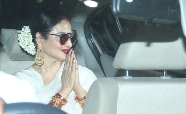 Rekha, Neetu Kapoor Attend Amitabh Bachchan And Rishi Kapoor's 102 Not Out  Screening