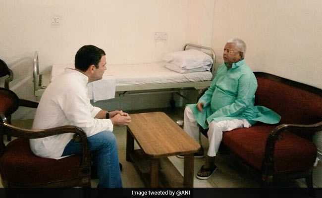 AIIMS में भर्ती लालू यादव से मिलने पहुंचे राहुल गांधी, सेहत का हाल जाना