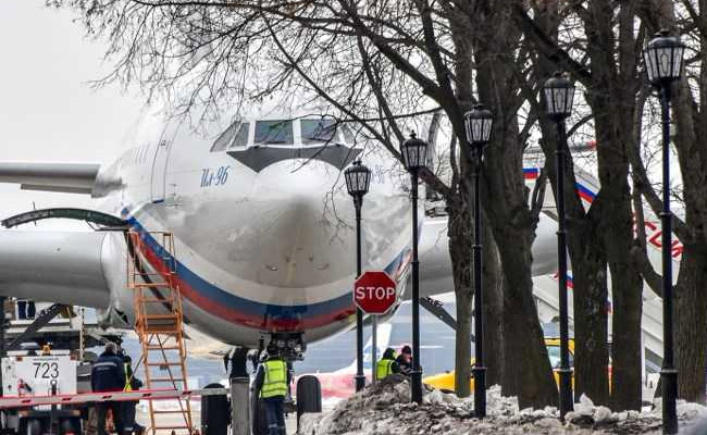 Plane Carrying Russian Diplomats Expelled From US Lands In Moscow