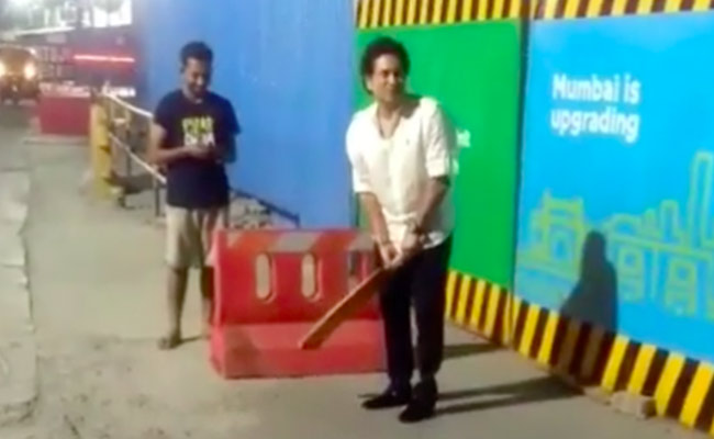 Sachin Tendulkar Bowls Over Fans, Joins Them For Late-Night Gully Cricket