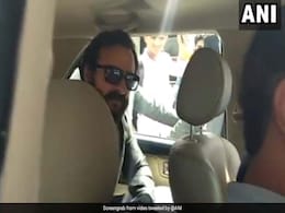 ड्राइवर को धमकाते दिखे सैफ अली खान, बोले- शीशा ऊपर करो नहीं तो पड़ेगी एक... ड्राइवर को धमकाते दिखे सैफ अली खान, बोले- शीशा ऊपर करो नहीं तो पड़ेगी एक...