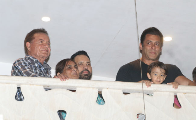 Salman Khan Greeted By A Jubilant Crowd Outside His Mumbai Residence. Watch Video