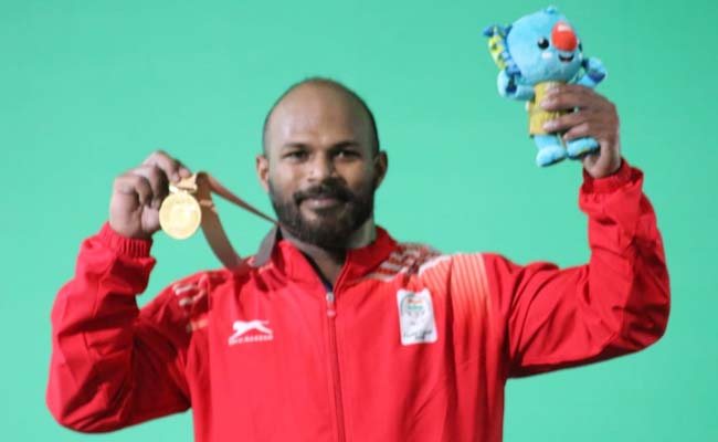 CWG 2018: भारत ने गोल्ड में लगाई हैट्रिक, वेट लिफ्टिंग में सतीश कुमार शिवलिंगम ने जीता स्वर्ण पदक