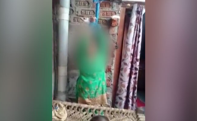 पहले पत्नी को पीटा, फिर हाथ बांधकर लटकाया और इसके बाद...