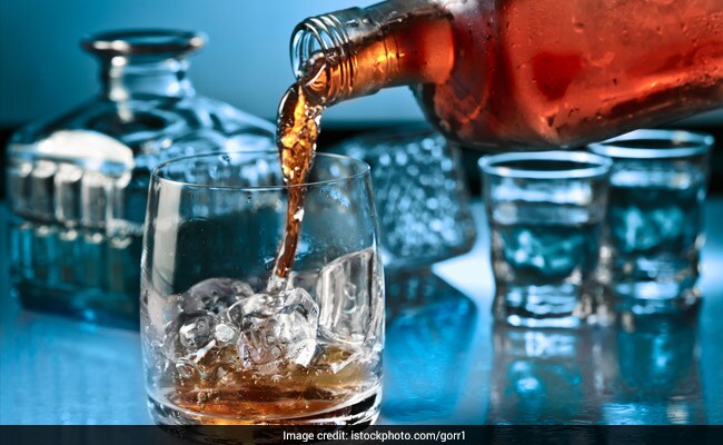 उत्तराखंड हाईकोर्ट ने प्रदेश में शराब के दाम बढ़ाने के सरकार के निर्णय पर रोक लगा दी