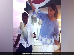 Viral Video: शिल्पा शेट्टी के हाथ लगी बड़ी मछली, देखकर बेहाल हुईं एक्ट्रेस Viral Video: शिल्पा शेट्टी के हाथ लगी बड़ी मछली, देखकर बेहाल हुईं एक्ट्रेस