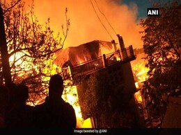 शिमला के कैशानी गांव में भीषण आग, 40 घर चपेट में शिमला के कैशानी गांव में भीषण आग, 40 घर चपेट में