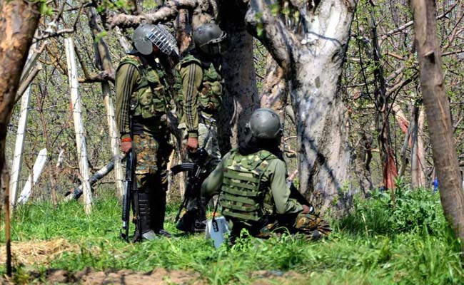 Army Jawan, Policeman Injured In Encounter In Jammu And Kashmir's Shopian
