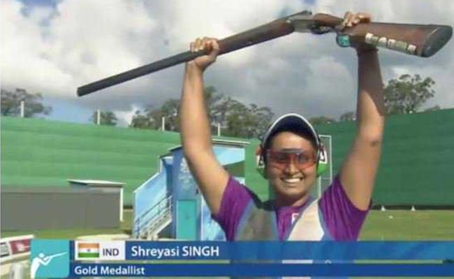 CWG 2018: इस स्कोर के साथ श्रेयसी सिंह ने जीता गोल्ड, वर्षा रमन एक प्वाइंट से कांस्य से चूकीं