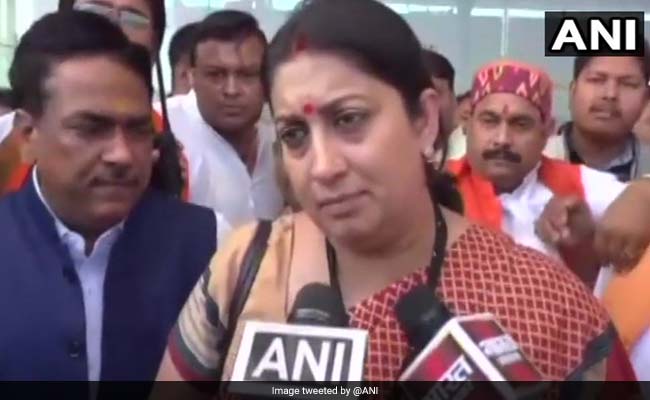 कठुआ रेप केस: स्‍मृति ईरानी बोलीं, गायत्री प्रजापति के लिए वोट मांगने वाले कर रहे हैं प्रदर्शन