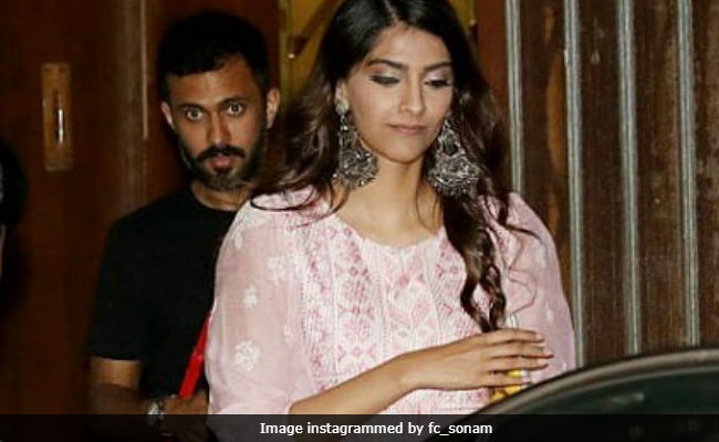 Sonam Kapoor and Anand Ahuja Spotted In Mumbai As Rumours About Wedding Grow Stronger