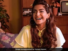 Sonam Kapoor Tweets About 'Freaking Hilarious' Gossip About Her But Doesn't Elaborate