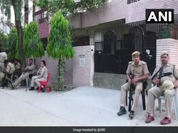 मुजफ्फरपुर के निलंबित SSP विवेक कुमार के घर छापेमारी जारी, लॉकर से 1 करोड़ 40 लाख रुपये बरामद मुजफ्फरपुर के निलंबित SSP विवेक कुमार के घर छापेमारी जारी, लॉकर से 1 करोड़ 40 लाख रुपये बरामद