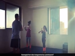 Video: मम्मा सुष्मिता सेन के कदमों पर चल रही हैं दोनों बेटियां, जिम में इस तरह मचा रही हैं धमाल Video: मम्मा सुष्मिता सेन के कदमों पर चल रही हैं दोनों बेटियां, जिम में इस तरह मचा रही हैं धमाल