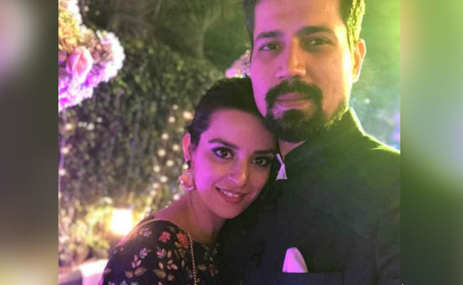 <i>Veere Di Wedding</i>'s Sumeet Vyas Is Not Engaged To Ekta Kaul. The Truth About Viral Photo