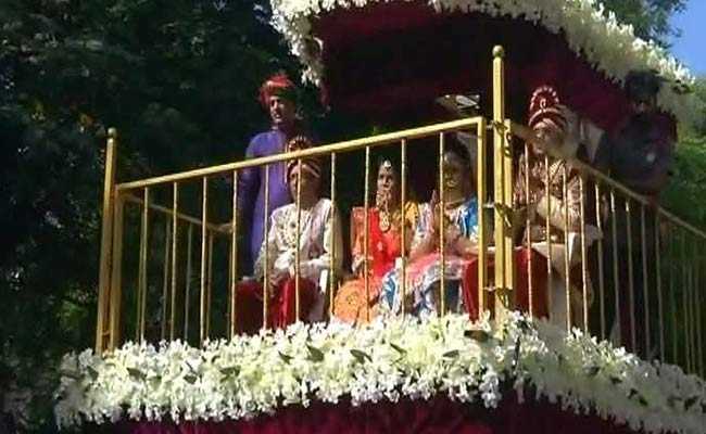 Surat Diamond Merchant And His Family To Become Jain Monks