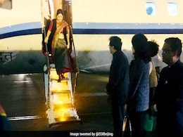 विदेश मंत्री सुषमा स्वराज पहुंचीं बीजिंग, वांग यी से करेंगी वार्ता विदेश मंत्री सुषमा स्वराज पहुंचीं बीजिंग, वांग यी से करेंगी वार्ता