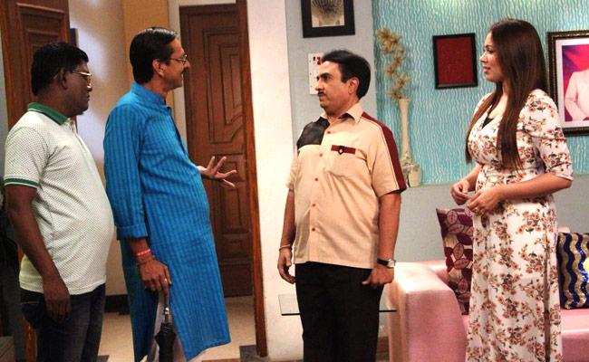 Taarak Mehta Ka Ooltah Chashmah: बबीता या पोपटलाल? किसके यहां खायेगा खाना जेठालाल?