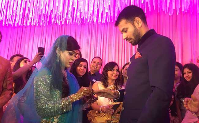 लालू के बेटे तेज प्रताप और बहू ऐश्वर्या राय की सगाई की EXCLUSIVE तस्वीरें