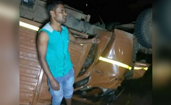 बारात लेकर जा रहा ट्रक पलटा, 21 की मौत और बारबरा बुश का निधन, अब तक की 5 बड़ी खबरें बारात लेकर जा रहा ट्रक पलटा, 21 की मौत और बारबरा बुश का निधन, अब तक की 5 बड़ी खबरें