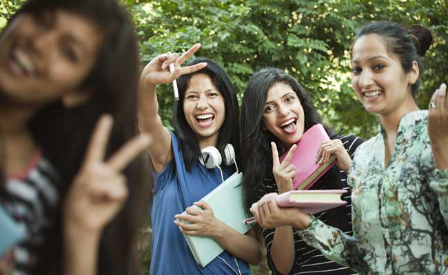 UP Board 12th Result 2022 Declared: यूपी बोर्ड की इंटर परीक्षा में भी लड़कियां लड़कों से आगे