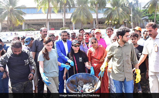 On Earth Day, Mumbaikars Pledge To Clean Up Dadar Beach