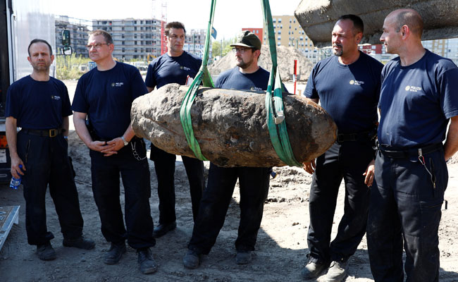 German Police Defuse WW2 Bomb After Evacuating Central Berlin