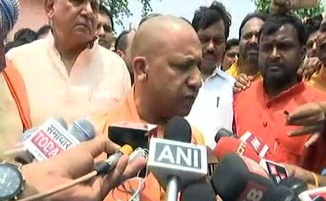 कुशीनगर हादसे में 12 बच्चों की मौत, पीएम और राष्ट्रपति ने जताया दुख, CM योगी ने कहा- ड्राइवर ईयरफोन लगा चला रहा था वैन